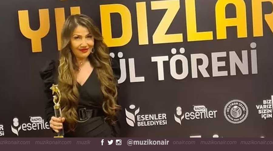 Elif Ergün, Uluslararası Türk Radyo Programcısı kategorisinde yılın en iyisi seçildi.