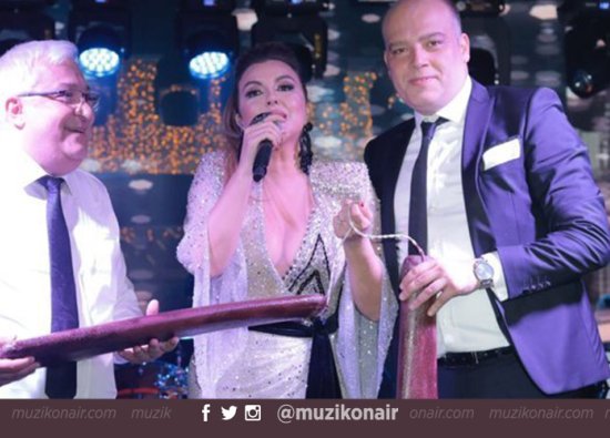Ünlü Şarkıcı Aslı Hünel'e 24 Bin Liralık Pastırma Hediye Edildi! - Son Haberler