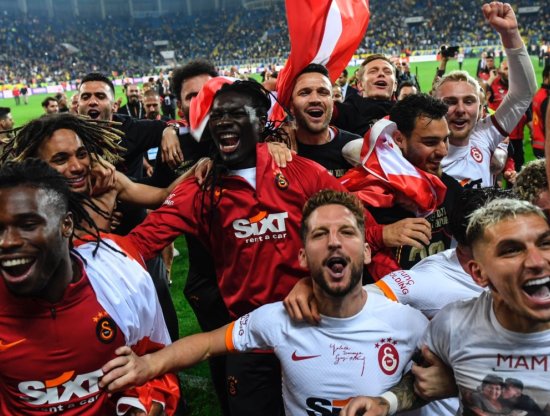 Galatasaray Şampiyonluğuna Koşuyor: 2022-2023 Süper Lig Heyecan Dolu Yarışın Ardından Zaferi Kutluyor!