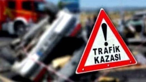 Şanlıurfa'da Otomobil Traktöre Çarptı: 6 Yaralı